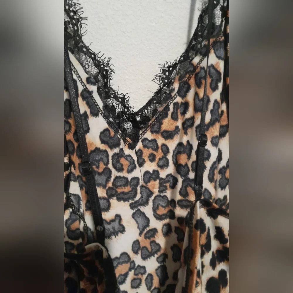 Fashion Nova Leopard Print Midi Dress with Black Lace - Picture 7 of 7